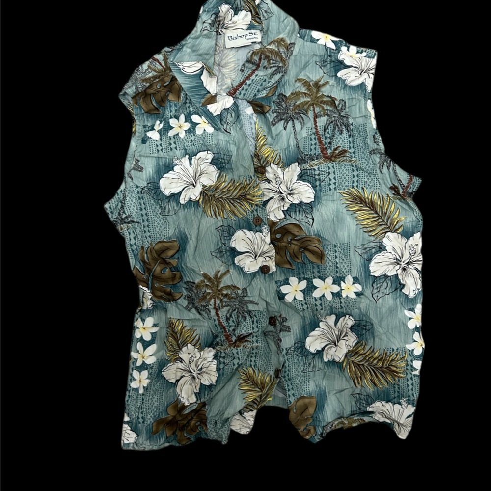 ✨ Bishop Street Hawaiian shirt in blue and green✨